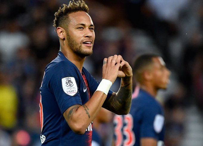 🔴🔵 Neymar Pai :🇧🇷

« Sa meilleure phase, c'était au PSG. Il lui a juste manqué la Ligue des champions. Il a été l'un des artisans de cette première finale (en 2020). Mais on n'a pas eu de chance. Ensuite, les supporters se sont sentis trahis et ils sont venus sous nos fenêtres.