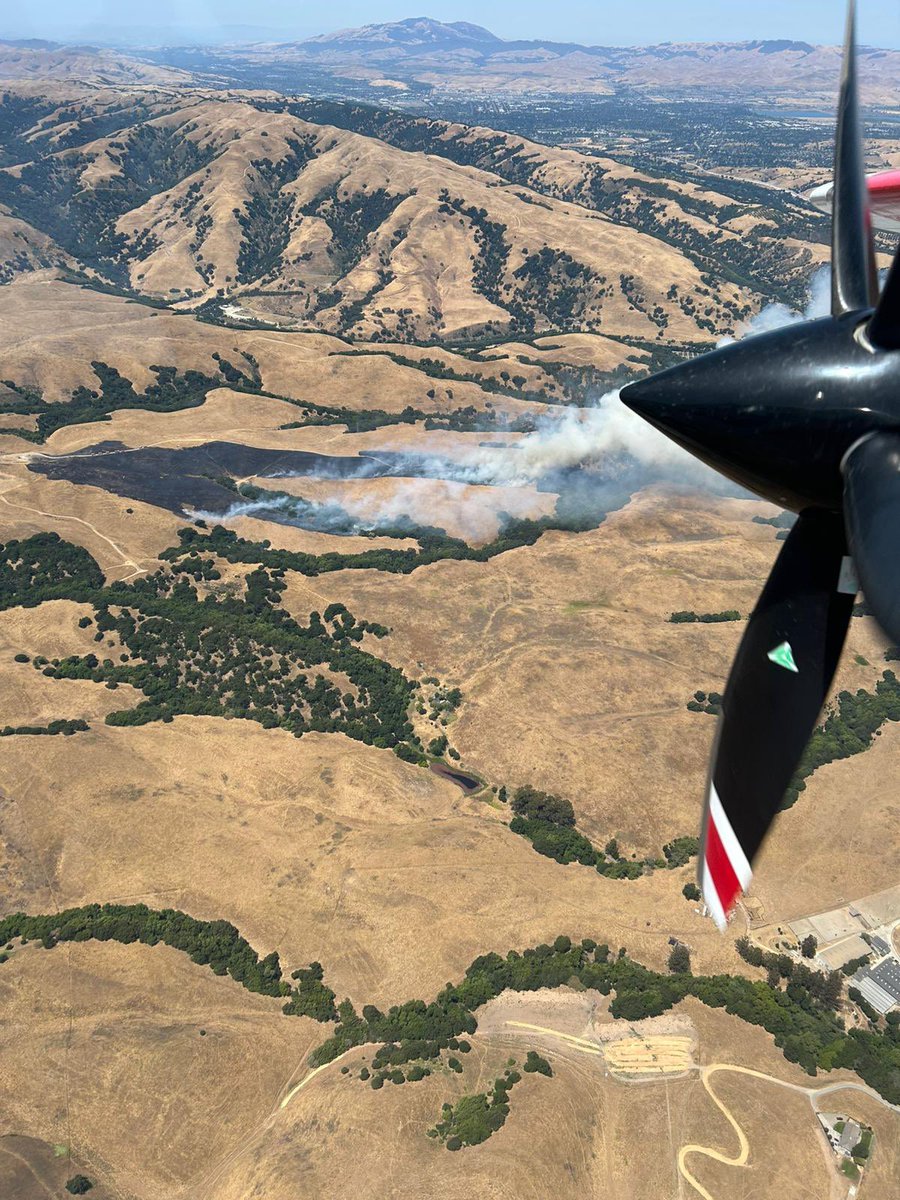 #MissionFire [update] near Mission Rd X Andrade Rd in Sunol (Alameda County) is now 70 acres and 25% contained. Forward progress stopped. 

Firefighters are working together to implement &amp; secure containment lines. #CALFIRESCU
Updated Info: fire.ca.gov/incidents/2025…
<a href="/AlamedaCoFire/">Alameda County Fire</a>