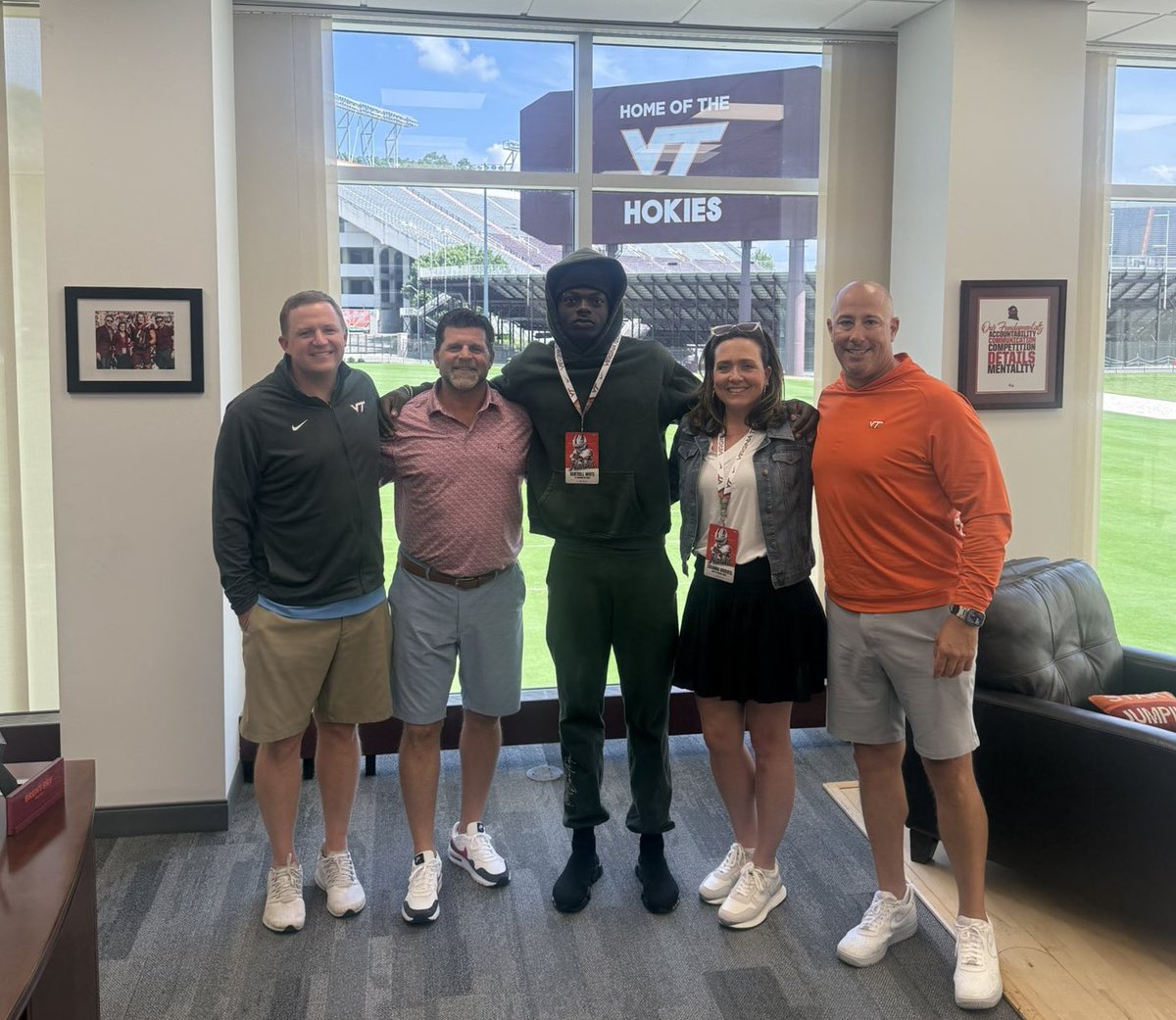 Georgia TE Kentrell White returns to Virginia Tech this weekend for his official visit. The 6-4 playmaker has the Hokies near the top.

📰OV PRIMER: 247sports.com/college/virgin…