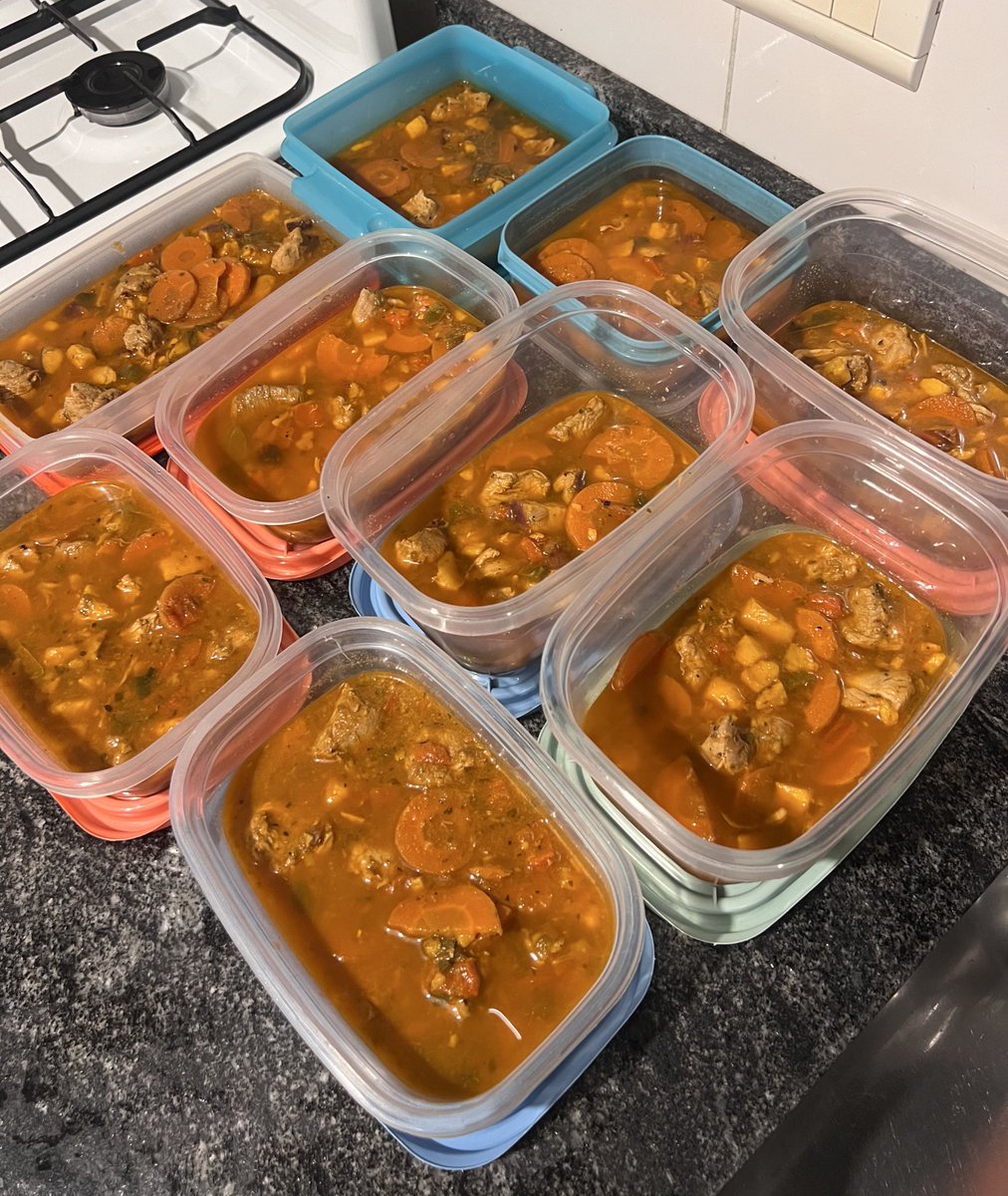 sichengayy's tweet image. me acordé q tengo libre albedrío entonces hice guiso para 2 semanas