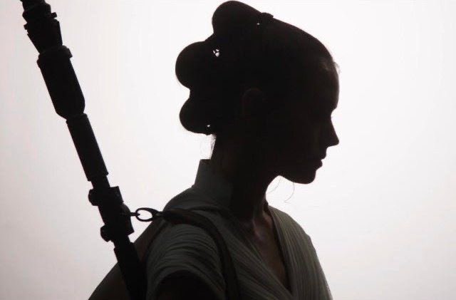 atgrcie's tweet photo. rey’s silhouette being as devine as her https://t.co/3ZyW43RcI0