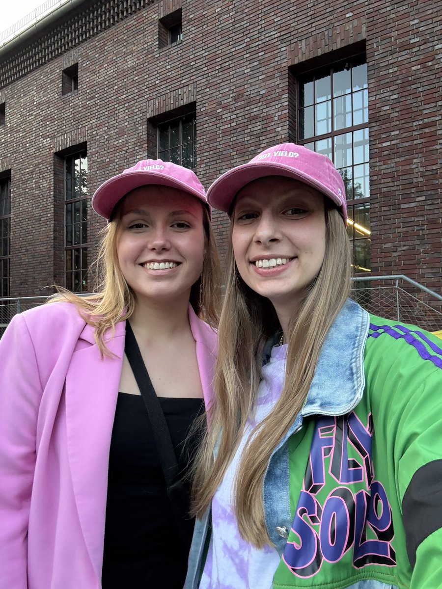 Klementina 🦣 Mrs. Biznes • tweet media