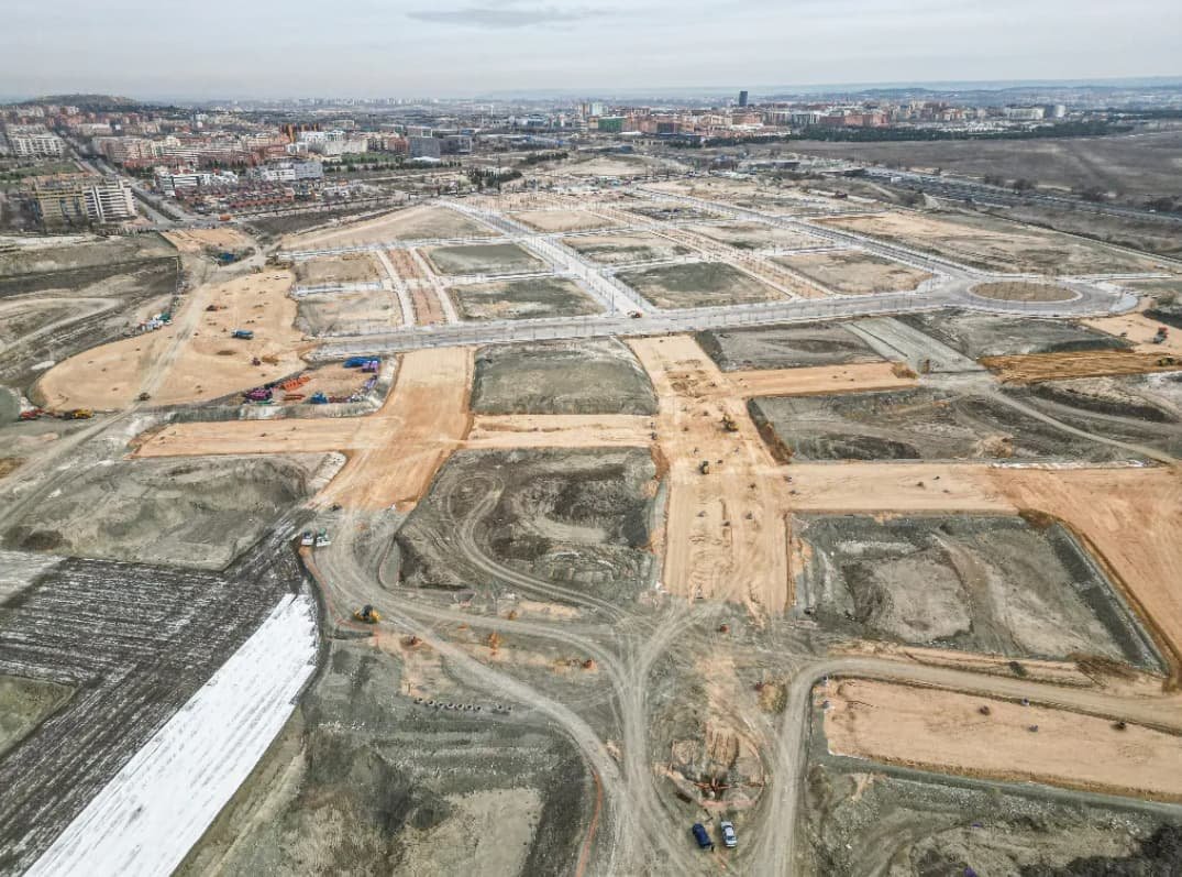 🏗️Valdecarros vende cuatro parcelas para desarrollar 360 viviendas libres por 43 millones.

Se trata de las últimas cuatro parcelas residenciales libres de las tres primeras etapas.

📍Valdecarros
ℹ️idealista.com/news/inmobilia…
🗨️urbanity.one/t/valdecarros-…