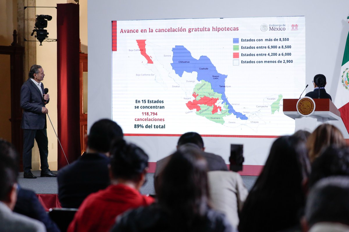 Infonavit's tweet photo. Nuestro director general, @OctavioRomero_O, participó en #LaMañaneraDelPueblo, donde informó sobre los avances del Instituto en el programa #ViviendaParaElBienestar de la Presidenta @Claudiashein.

Además, dio a conocer los detalles acerca de la liberación de escrituras, construcción de viviendas, congelamiento de créditos, financiamientos para mejora y la situación financiera del organismo, entre otros temas.

Conoce más:  https://t.co/ZLr6RmwZQr

#2doPiso4T #ConstruyendoJuntos #CongelamientoDeCréditos