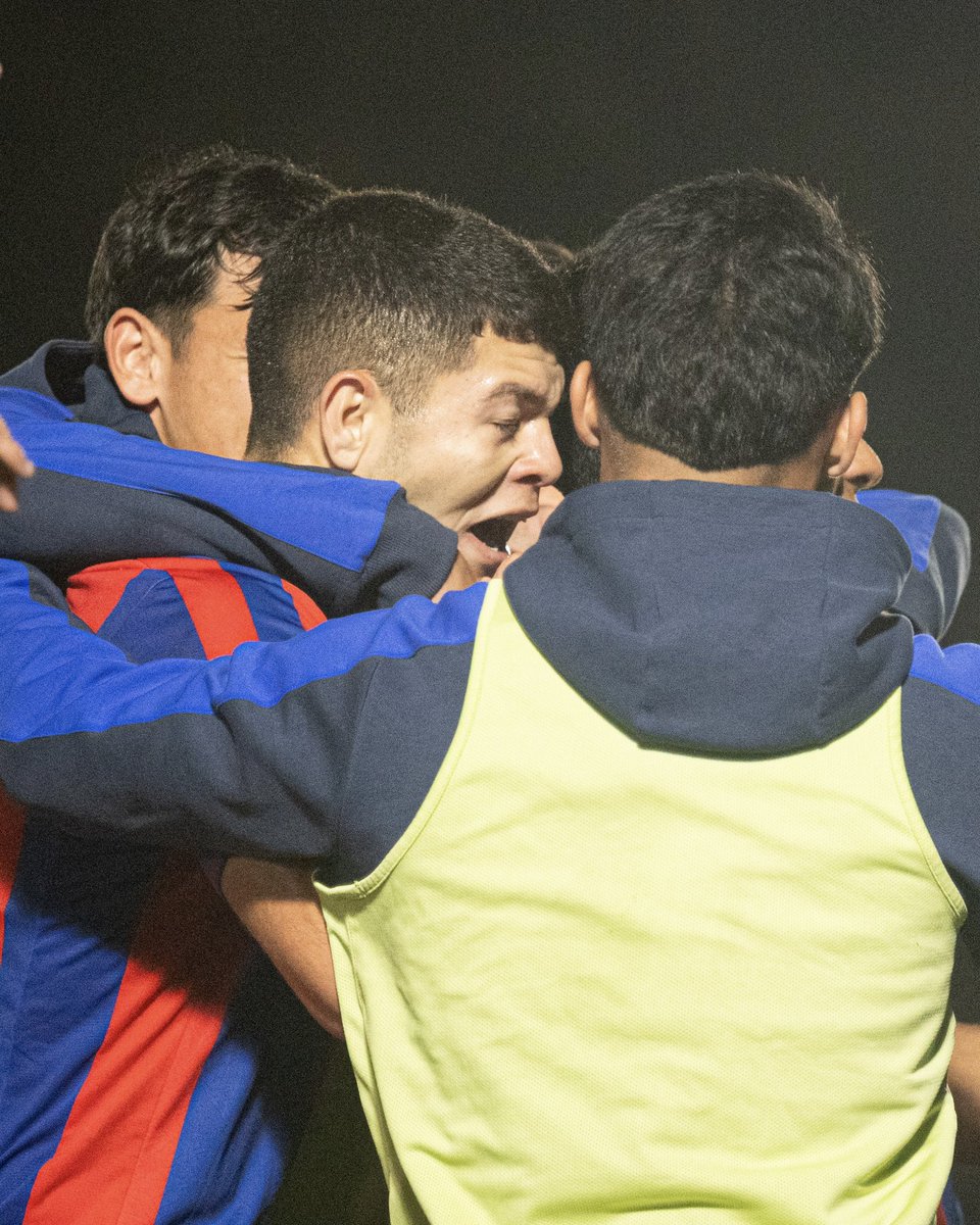 caslajuveniles's tweet photo. ¡GANÓOOOOOOO SAAAAAAAN LOREEEEEENZOOOOOOOOO!

La #Reserva venció River 4-2 por penales y se metió en semifinales de la #CopaProyeccion.

De visitante. Con un jugador menos….

¡PERO CON UN ENORME CORAZÓN! https://t.co/VDPLhaZum8