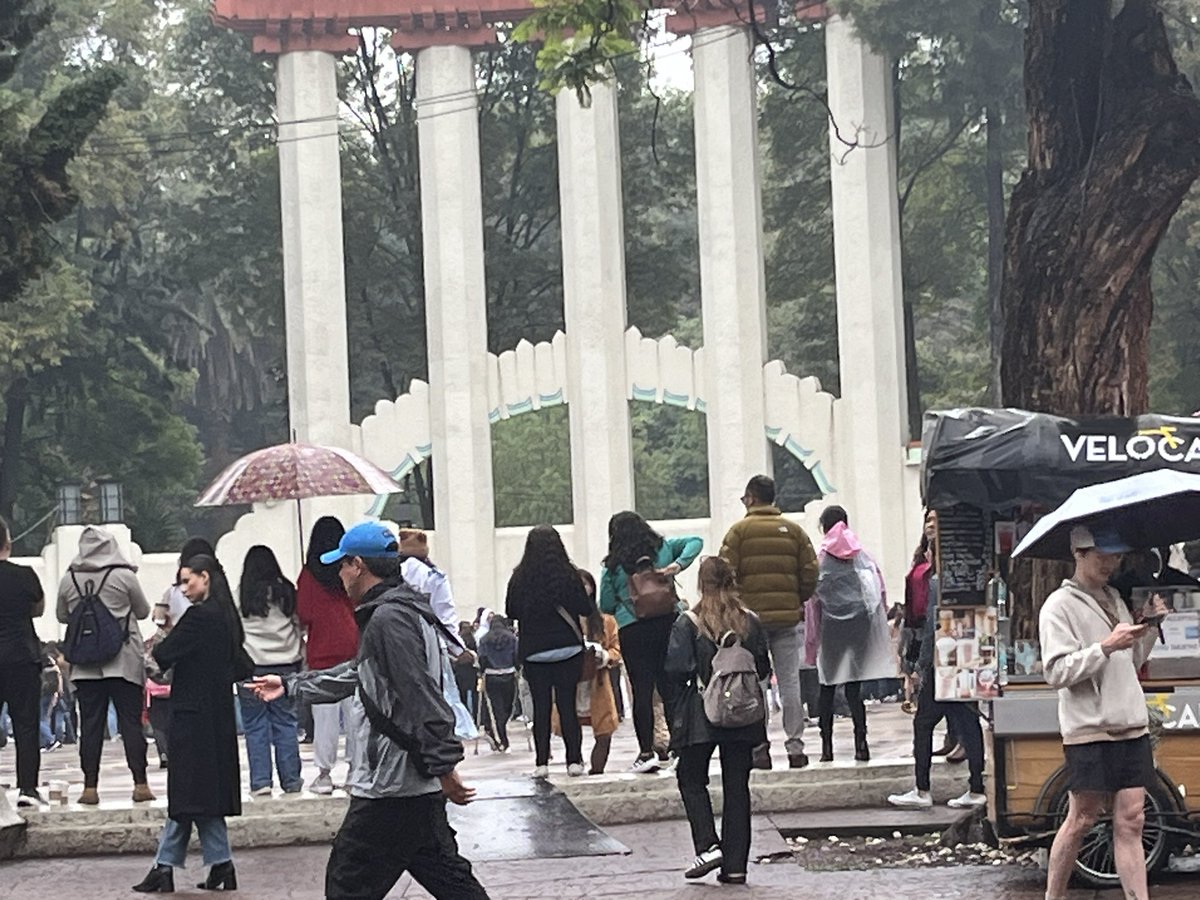 ReporterCondesa's tweet photo. .@AlessandraRdlv .@erikayazminrg .@obdulioA .@quetzal_cm Hay un evento no autorizado en #ForoLindbergh del #parquemexico POR FAVOR apóyenos a retirarlo.Tenemos evento de marketing nuevamente
#ilegalidad #corrupcion #viapublica .@AlcCuauhtemocMx #cdmx #damianodavid #activacion https://t.co/eIZX41UWit
