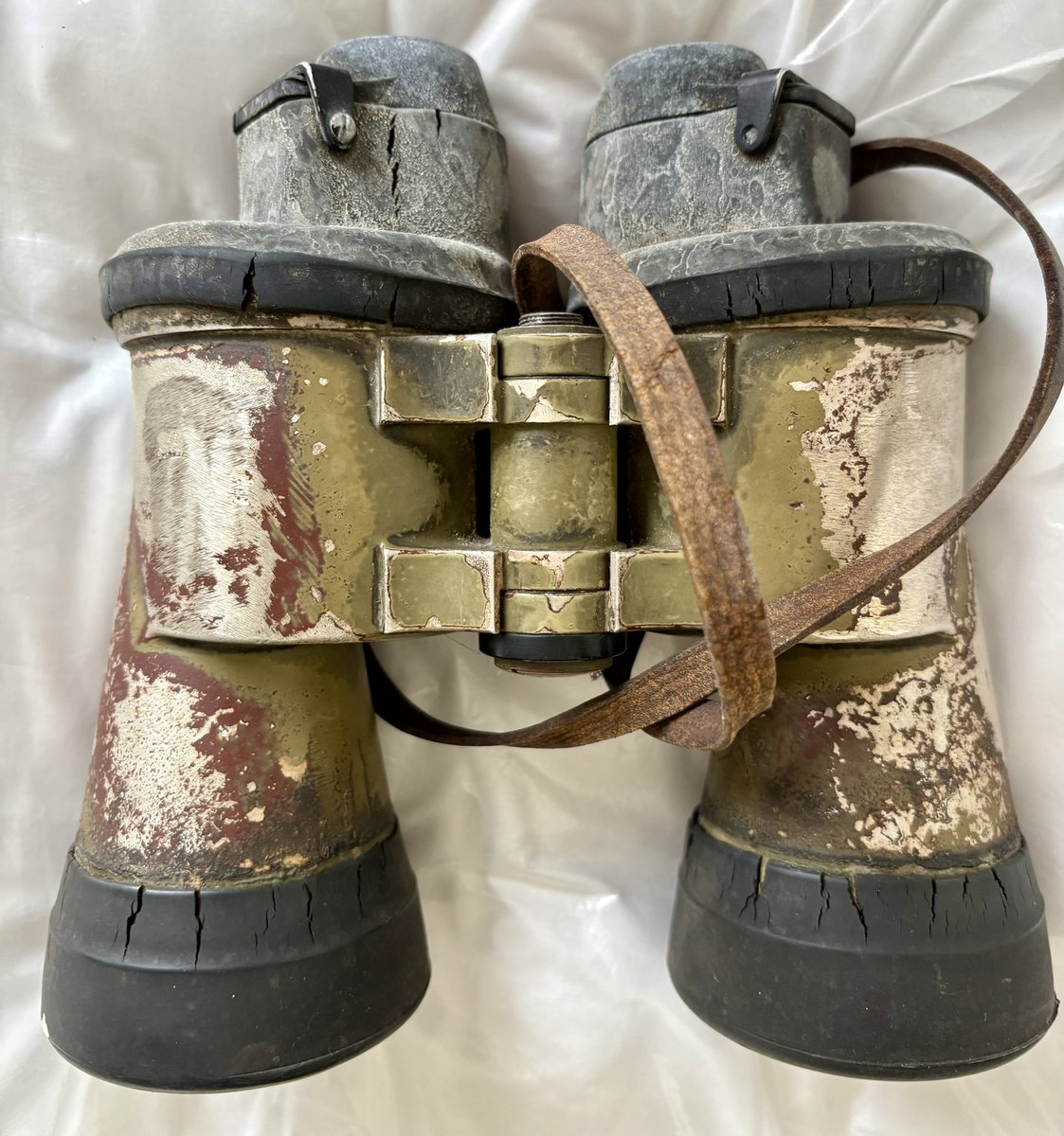 Collector_dan's tweet image. Genuine u boat 7 x 50 binoculars from 1944-45. 3rd pattern. Zeiss manufactured specifically for uboat crews. Very heavy and still as functional 80 years later. Not my arena of collecting but couldn’t pass them by.