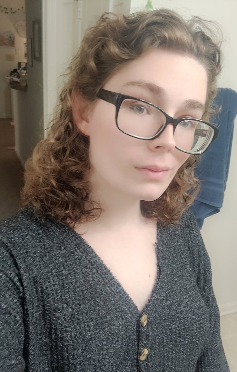 Network_Synth's tweet image. progesterone has kinda been hitting your gal like a truck the last few months, my breasts are feeling so heavy and my skin has literally never felt this soft ever,,,