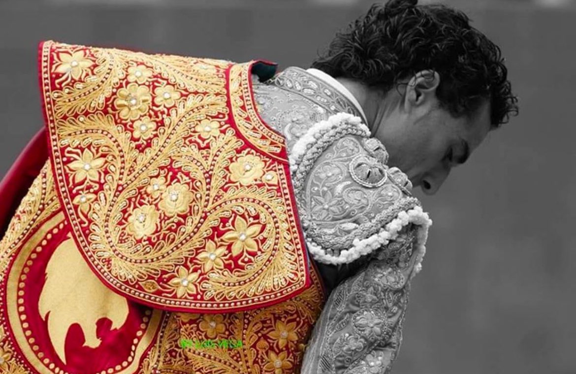 ¡ Qué sabe nadie !

Millones de besos al cielo 
💫🦁💚

#EternoFandiño
#ElCorazónQueAmaNuncaDejaadeLatir