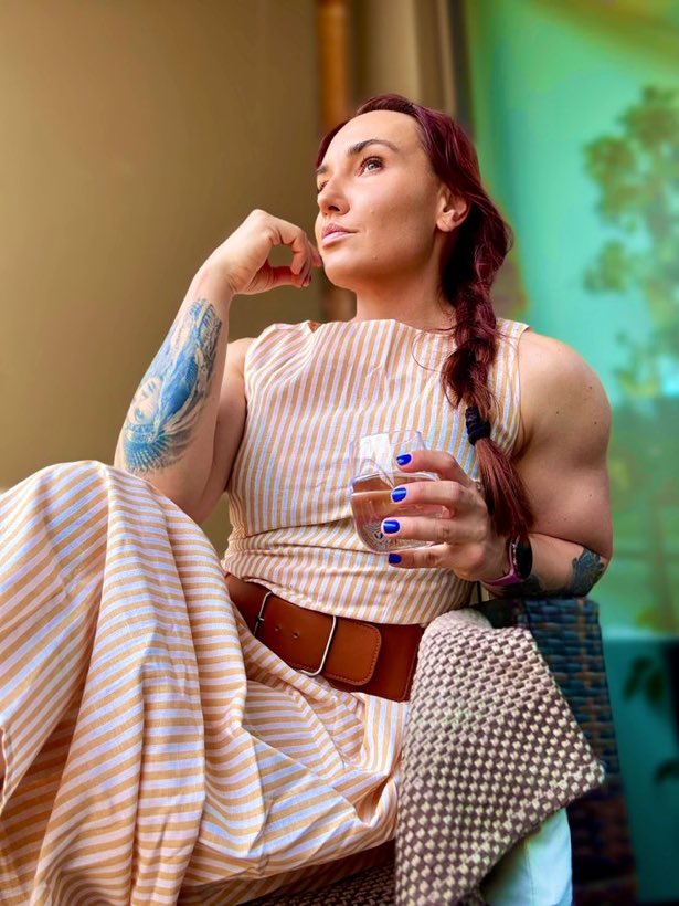 goddess_gingers's tweet photo. The beauty Ewa for #MuscleMonday β€οΈ such a powerful and graceful goddess @StrengthEwa
#GingerGoddess #musclewomen #beautifulstrength #muscular #musculargirls #strength https://t.co/3WcfaSD7hH