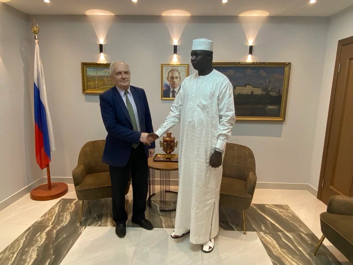 De la réunion de l’Ambassadeur avec le Chef adjoint du Cabinet militaire du Président de la République du Tchad
Le 10 juin 2025, l’Ambassadeur a tenu une réunion à l’Ambassade avec Lessou Abdelaziz Mahamat, Chef adjoint du Cabinet militaire du Président de la République du Tchad.