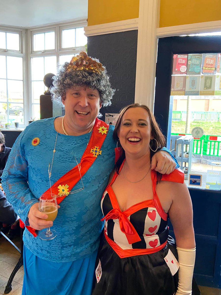 AndyHarrisonMBE's tweet image. Love these photos of my sister &amp;amp; she loved this @frankturner song! 

&quot;We live to dance another day,
It&apos;s just now we have to dance for 1 more of us,
So stop looking so damn depressed,
And sing with all your ❤️
#LongLiveTheQueen&quot;

#FTHC #ItsOKNotToBeOK

youtu.be/0a71s-HXWus?si…