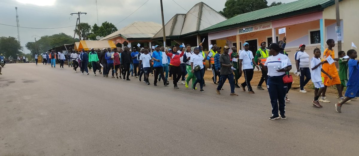 Saoudine08's tweet image. À Meiganga, +100 personnes — réfugiés, autorités, partenaires — ont marché ensemble dès l’aube pour lancer la #JournéeMondialeDuRéfugié.
Un acte fort de solidarité, d’espoir et de reconnaissance.
🌍 #HopeAwayFromHome
🤝 | #SolidarityWithRefugees
#WRD2025