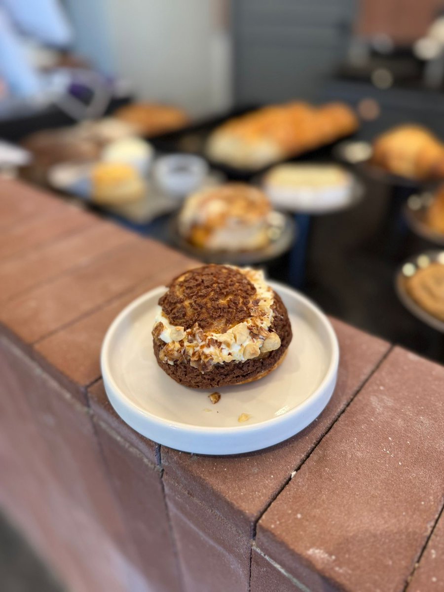 escipionbarbado's tweet photo. Tengo algo para decirles.
El profiterol de tiramisú de Café Razo en Nuñez está a un nivel altísimo. De lo mejor que probé en mucho tiempo. https://t.co/WIFBmXK9Al