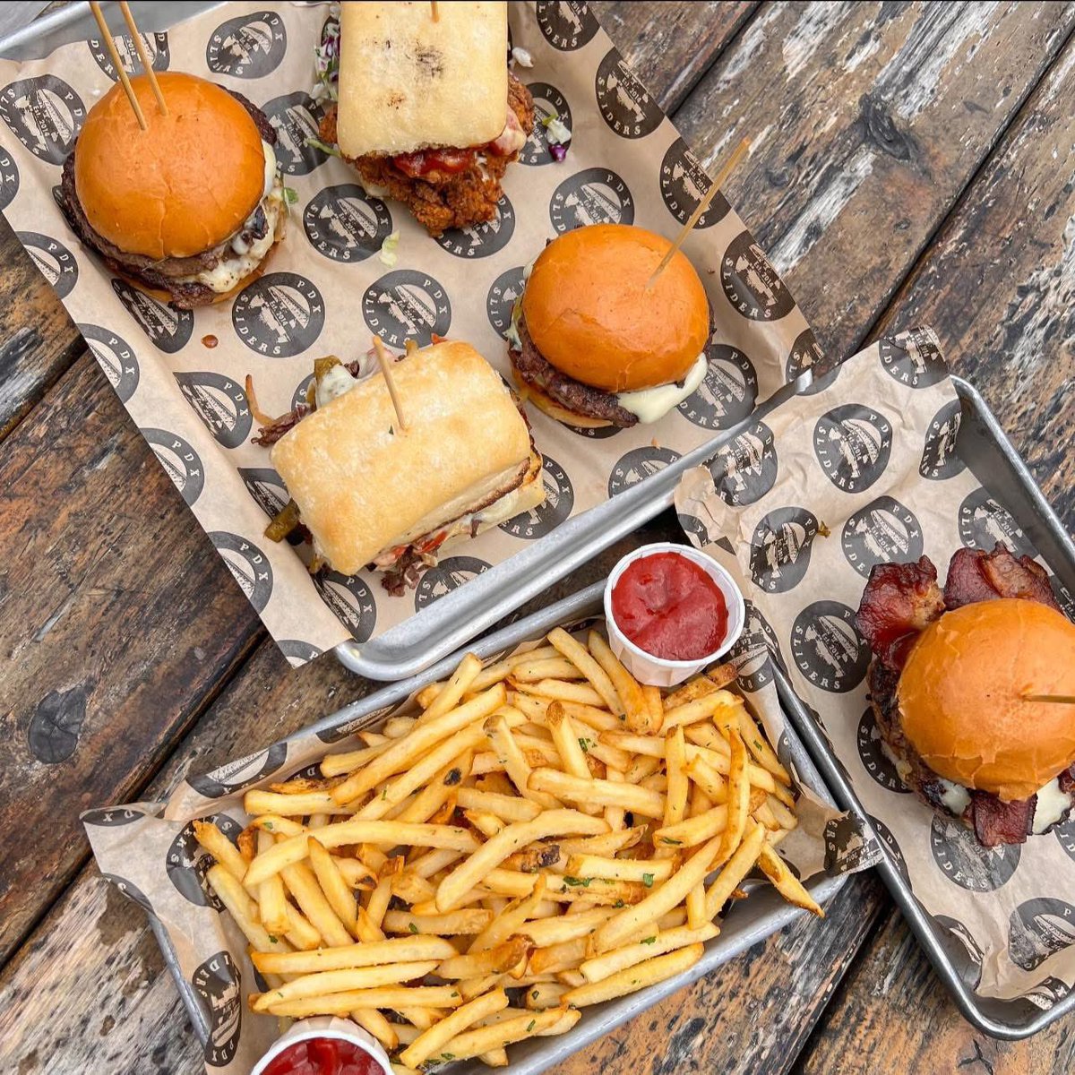 If Dad had this view in front of him yesterday, you won 🍔👨🏻🏆

Hope you had a great #FathersDay!