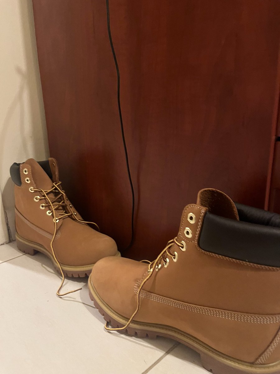 MY FINAL MESSAGE BEFORE I TRAVEL TO AMERICA:

EVERYBODY HAS BEEN HATING ON MY TIMBS BUT I THINK THEY LOOK FIRE. IF YOU SEE ME AT VIDCON PLEASE TELL ME THEY LOOK NICE. THANK YOU.