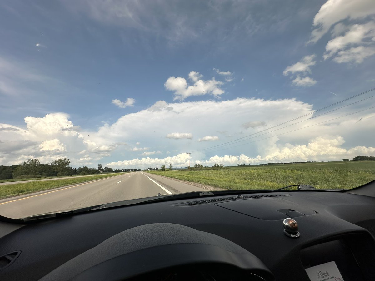 Goose_slayer's tweet photo. View looking east into the stork by Annandale MN @ryanhallyall https://t.co/Jsbxojjmws