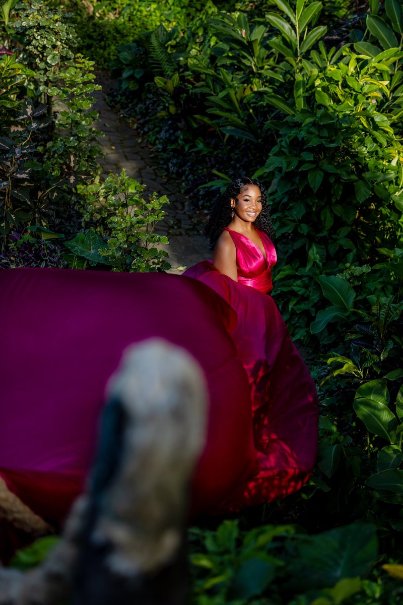 cuzahcan's tweet photo. If yall want a shoot in a flying dress in SVG, check out @whimsicalflow784 on IG. https://t.co/SKDh5HgrDD