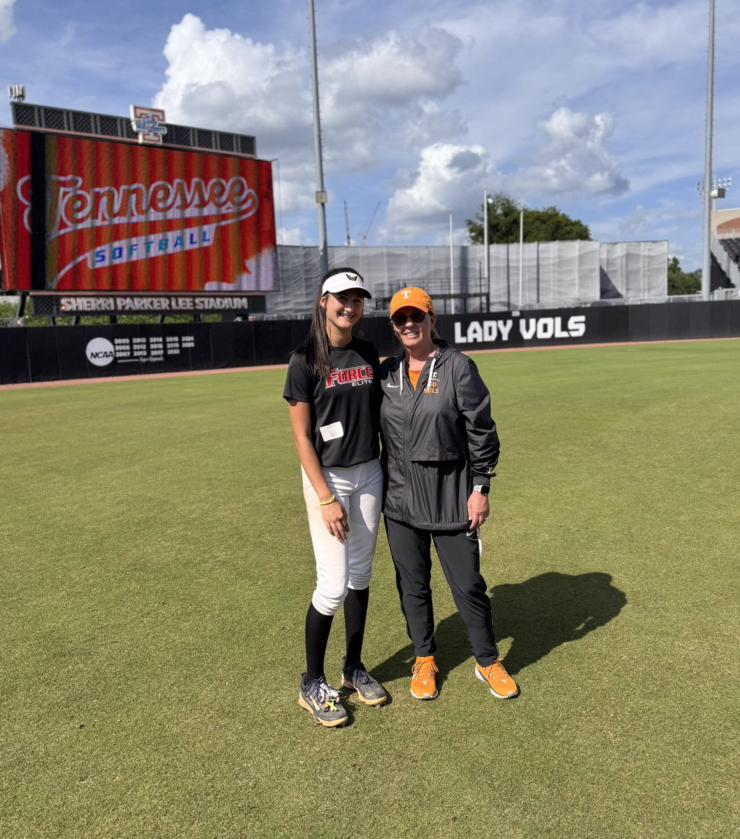 AnzBattle17's tweet image. Huge thank you to Coach Weekly @KarenWeekly and the entire Lady Vols staff for an incredible pitching camp today! I learned so much and loved the energy! Now it’s time to compete — catch me this weekend at the Scenic City Showcase ! #ScenicCityShowcase #Pitcher #ClassOf2028