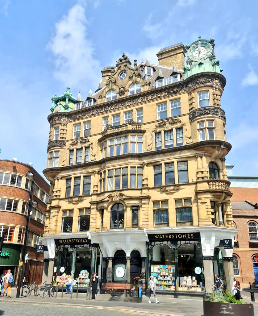 abookishlibra's tweet photo. Beautiful Emerson Chambers/ Waterstones Newcastle today 🖤📚

#waterstones #newcastle #emersonchambers #bookstore #today https://t.co/7vpZs5GgDN