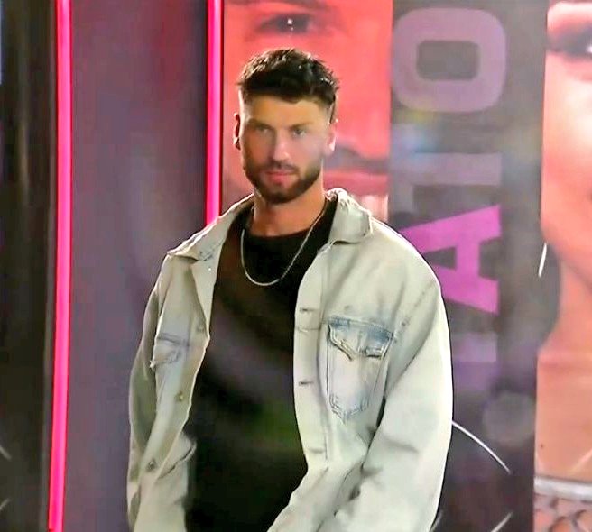 Andy88690's tweet photo. Campeón 
Ganador 
Genio 
Maestro 
Titan
Héroe
Principe
Rey 👑  
Sobre todo Hombre
Hombre con gran corazón ❤️ 
Educado y transparente sincero.
Sin duda el mejor 
Vamos Tato🔥 acá estamos dándolo todo por vos 💪 😎 #GranHermano https://t.co/0EILTuc5et