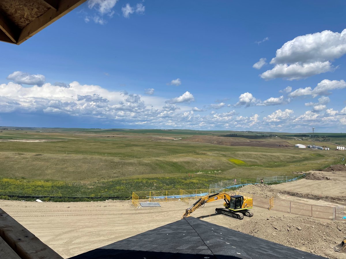 Views from our last two move-up estate lots in Glacier Ridge😍Imagine waking up to this fantastic panoramic view every morning.

📍Visit our sales centre to learn more about these lots at 165 Mitchell Road NW, Calgary

#CedarglenHomes #YYCHomebuilder #GlacierRidgeYYC #NWYYC