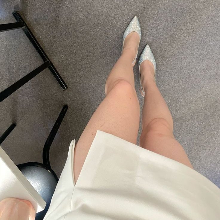 AmberNiall14's tweet photo. Shiny shoes, happy mood 👠#ShoesOfTheDay  #ChicEssentials #FashionVibes $AMC $TSLA $PLTR https://t.co/rhjabZ1jC1