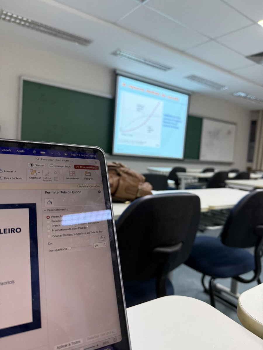 ufaaa gastei todas as faltas possiveis no inicio do semestre e agora numa segunda feira a noite um frio do caralho e só eu na aula ❤️🙏🏽🥰