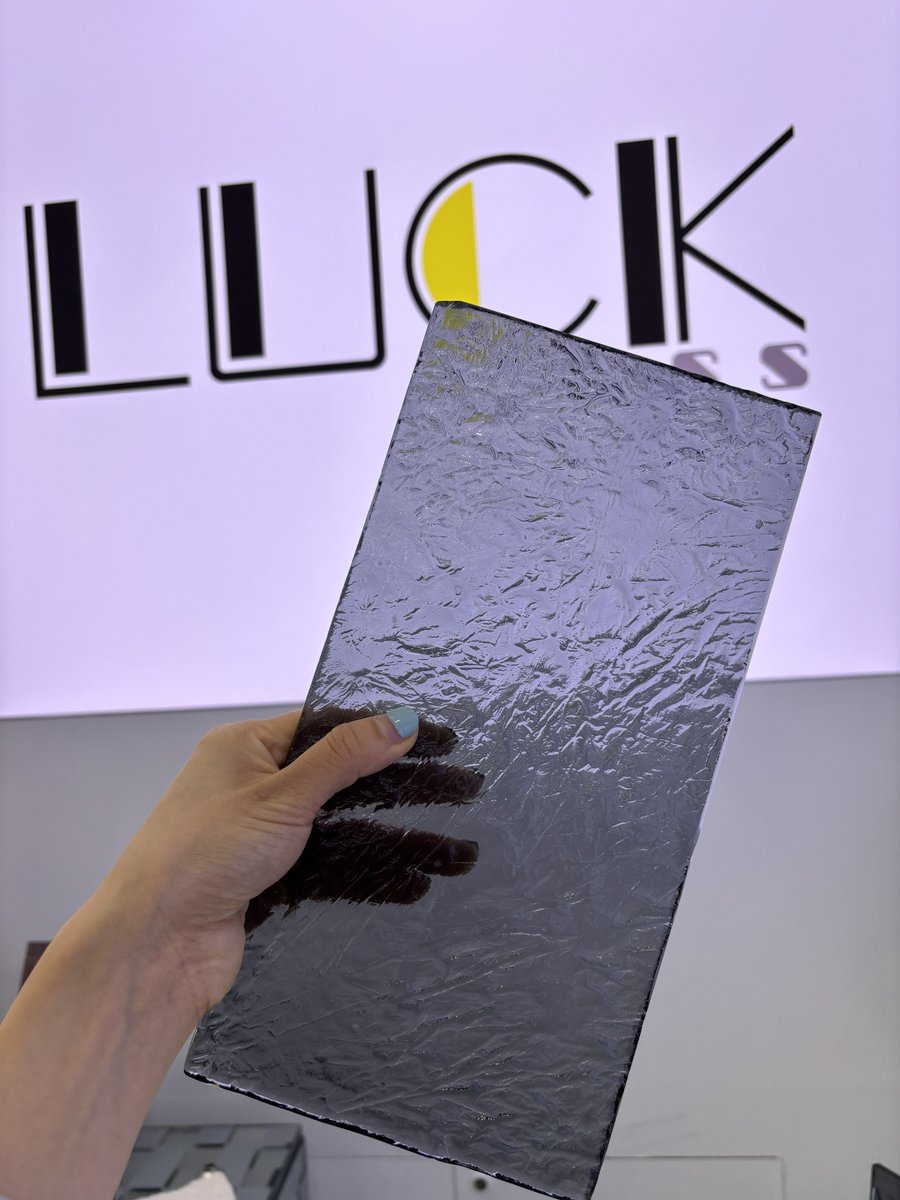 Lucy_luck_glass's tweet image. New Arrival V-groove Glass，Dichroic Glass，Pattern Glass, Fused Glass, Laminated Glass ☎whatapp:+86 17733910783 ✉email:sales8@luckglass.com #Textureglass #temperedglass #fusedglass #castglass #toughenedglass #patternedglass #hotelglass #glassdoor #glassdoors #obscureglass