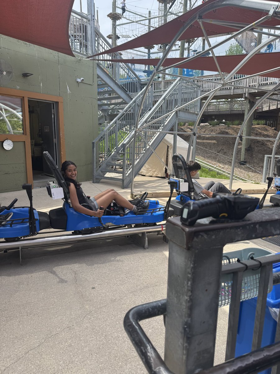 Today our Grade 8s had their final elementary school field trip! They had a blast at Blue Mountain, with beautiful weather and fun attractions. Thank you to our amazing staff for organizing and supervising this unforgettable day!