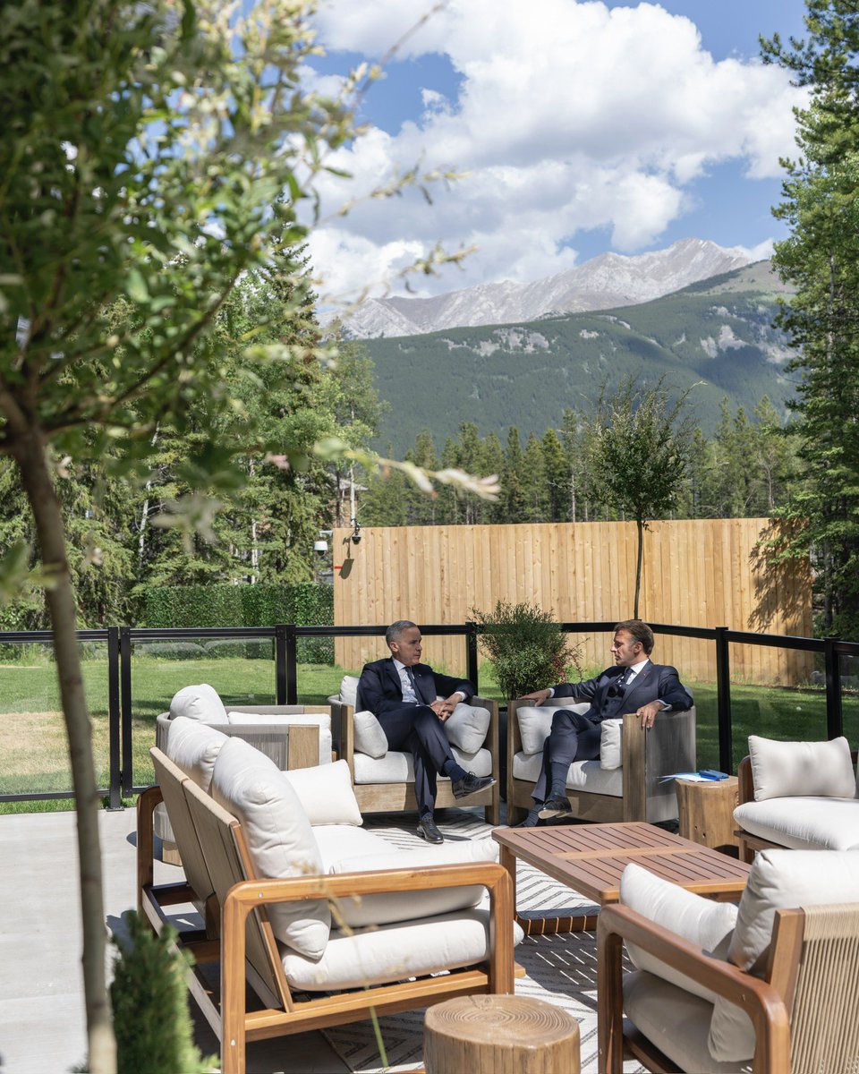 Emmanuel Macron (@emmanuelmacron) on Twitter photo Thank you to Prime Minister <a href="/MarkJCarney/">Mark Carney</a> for hosting us in Kananaskis for the G7 Summit.
During our meeting, I reaffirmed France’s commitment to strengthening our partnership with Canada on defence, decarbonization, and artificial intelligence. Thank you to Prime Minister <a href="/MarkJCarney/">Mark Carney</a> for hosting us in Kananaskis for the G7 Summit.
During our meeting, I reaffirmed France’s commitment to strengthening our partnership with Canada on defence, decarbonization, and artificial intelligence.