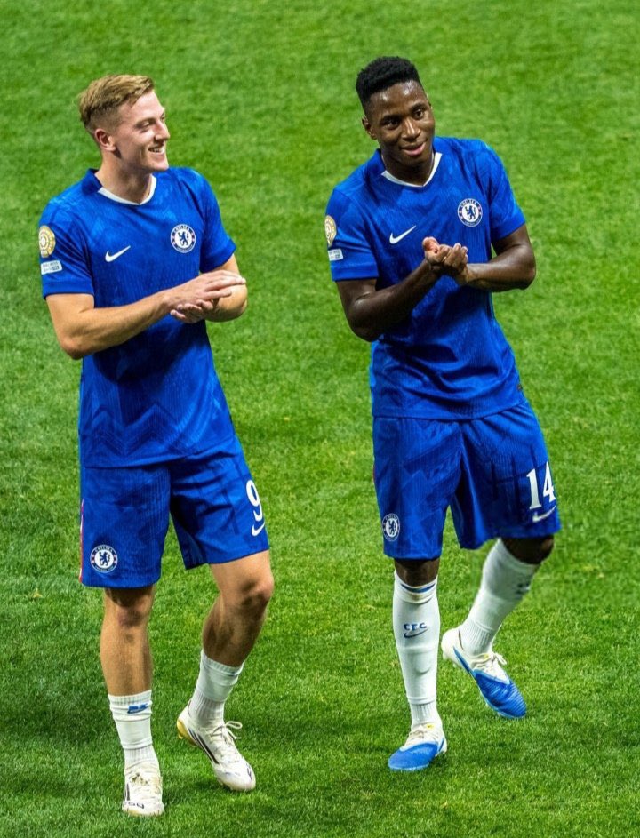 KABAR_CHELSEA's tweet image. Duo debutan.

Baru kali ini excited banget lihat pemain baru untuk debut dibanding musim-musim sebelumnya.