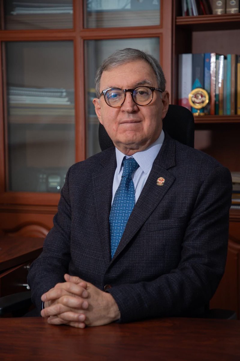 #UnilibreInforma Doctor César López Meza es nombrado nuevo Rector Nacional de la Universidad Libre.

unilibre.edu.co/noticias/docto…