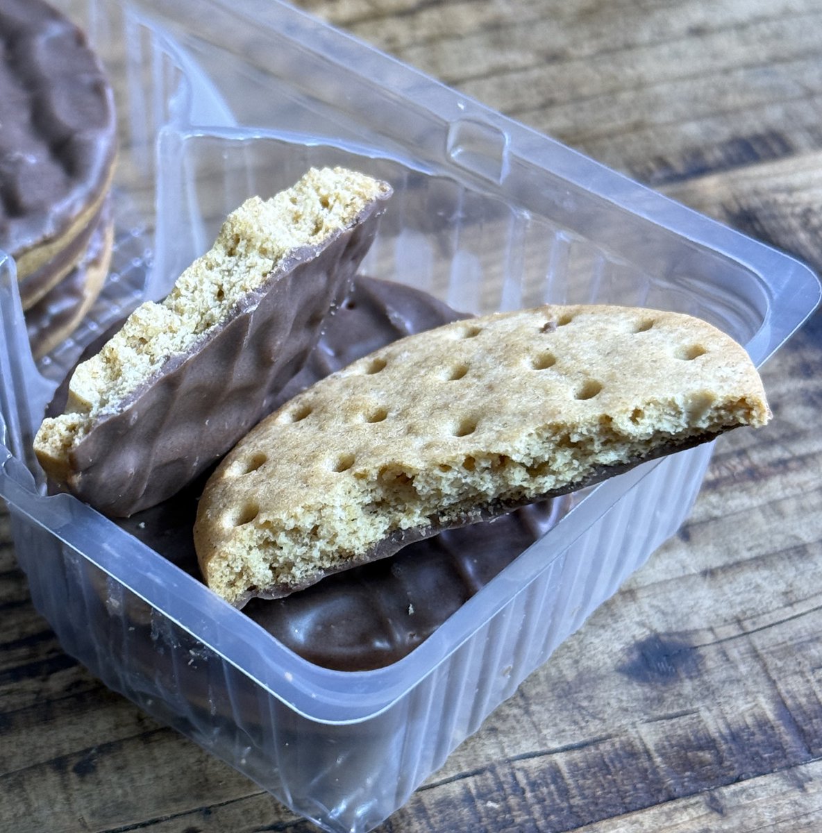 チョコか？」 ひまわり種子由来のチョコ代用菓子でカカオ無し。 正直