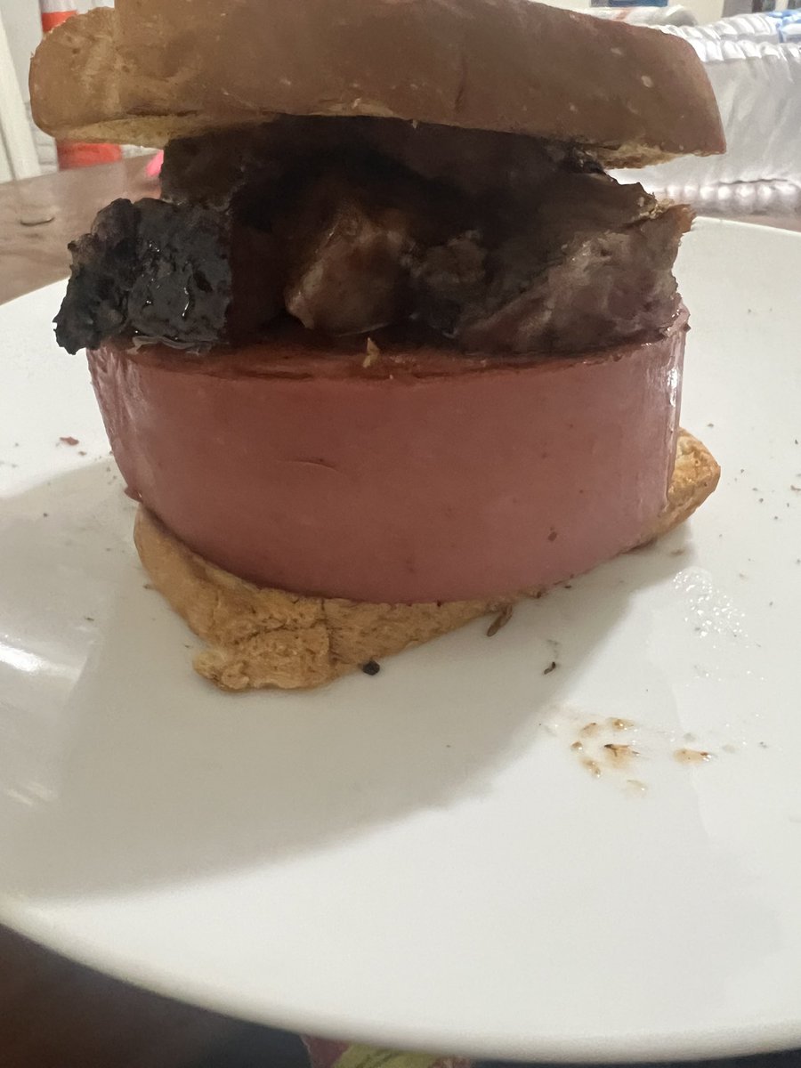 Lounge dawg(I am emotionally scarred) tweet media