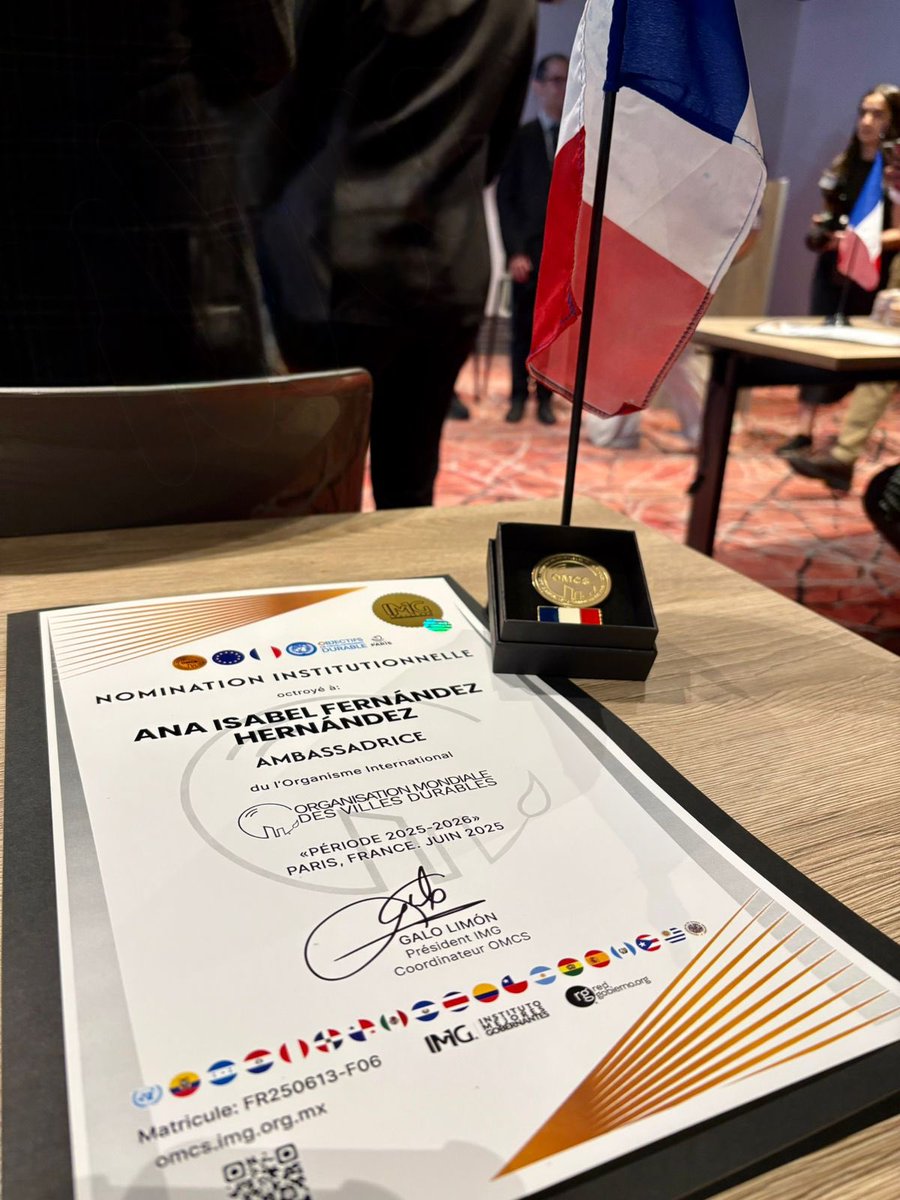 _isaFdz's tweet photo. Hoy comparto con mucho orgullo un momento muy especial que viví en París, donde fui nombrada Embajadora de la Organización Mundial de Ciudades Sostenibles durante el 9º Foro Global Villes Durables.🌍✨

#IsaFernández #SanAndrésCholula #CiudadesSostenibles #Embajadora2025 https://t.co/gLRjLRXvVz