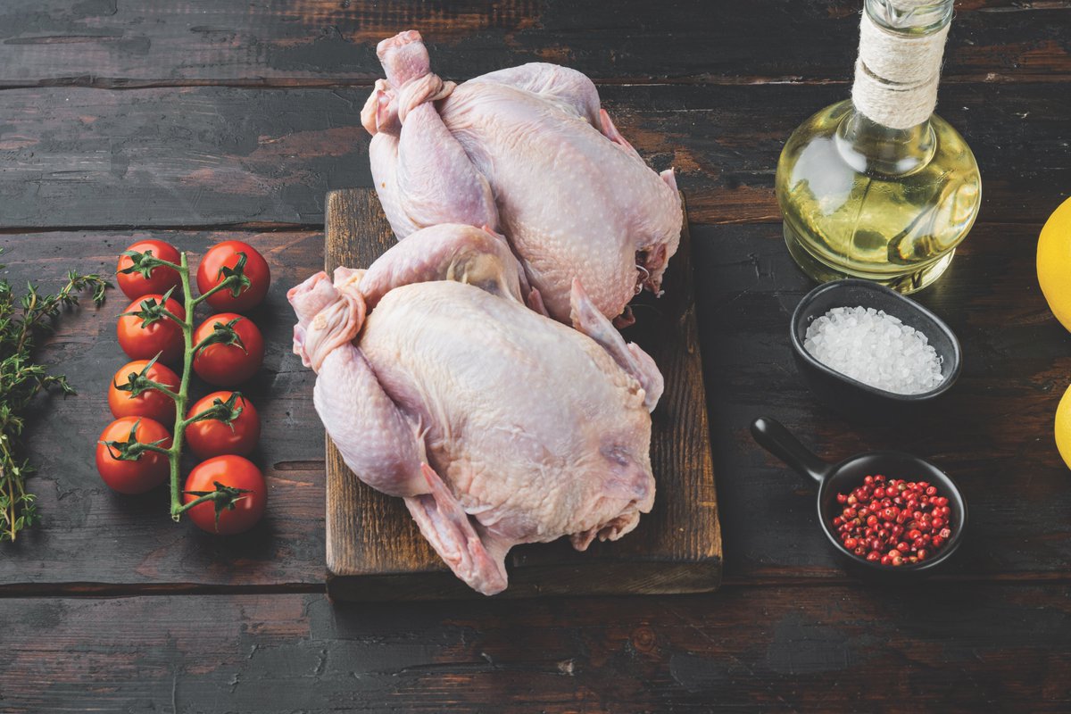 El #desplumado es una operación compleja dentro de la cadena de #procesamiento de #aves. 

En este artículo, aprenda los pasos importantes en este proceso que aseguran una remoción eficaz de las plumas y conservan la integridad física de las canales. bit.ly/4l2uNsS