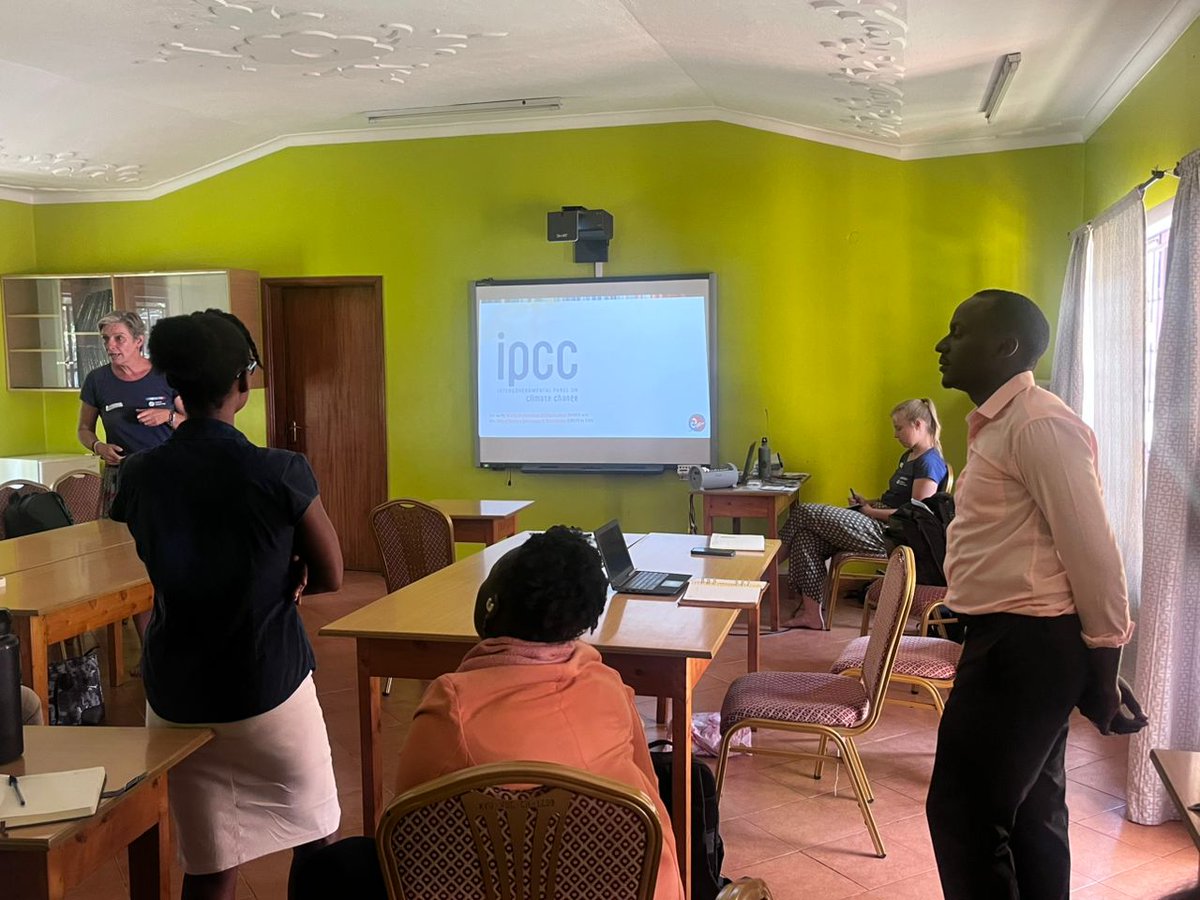 RodrickMuhumure's tweet photo. 🌍 Day 1 of the Climate Capacity Building session kicked off today!
@ehUganda trained passionate volunteers as erudite climate ambassadors from @kyambou, @Makerere & @KingCeasorUni.
Grateful to #ClimateConnection & our dedicated team for making this possible! 🌱💪
@ABarirega https://t.co/LKFJvZ0ojA