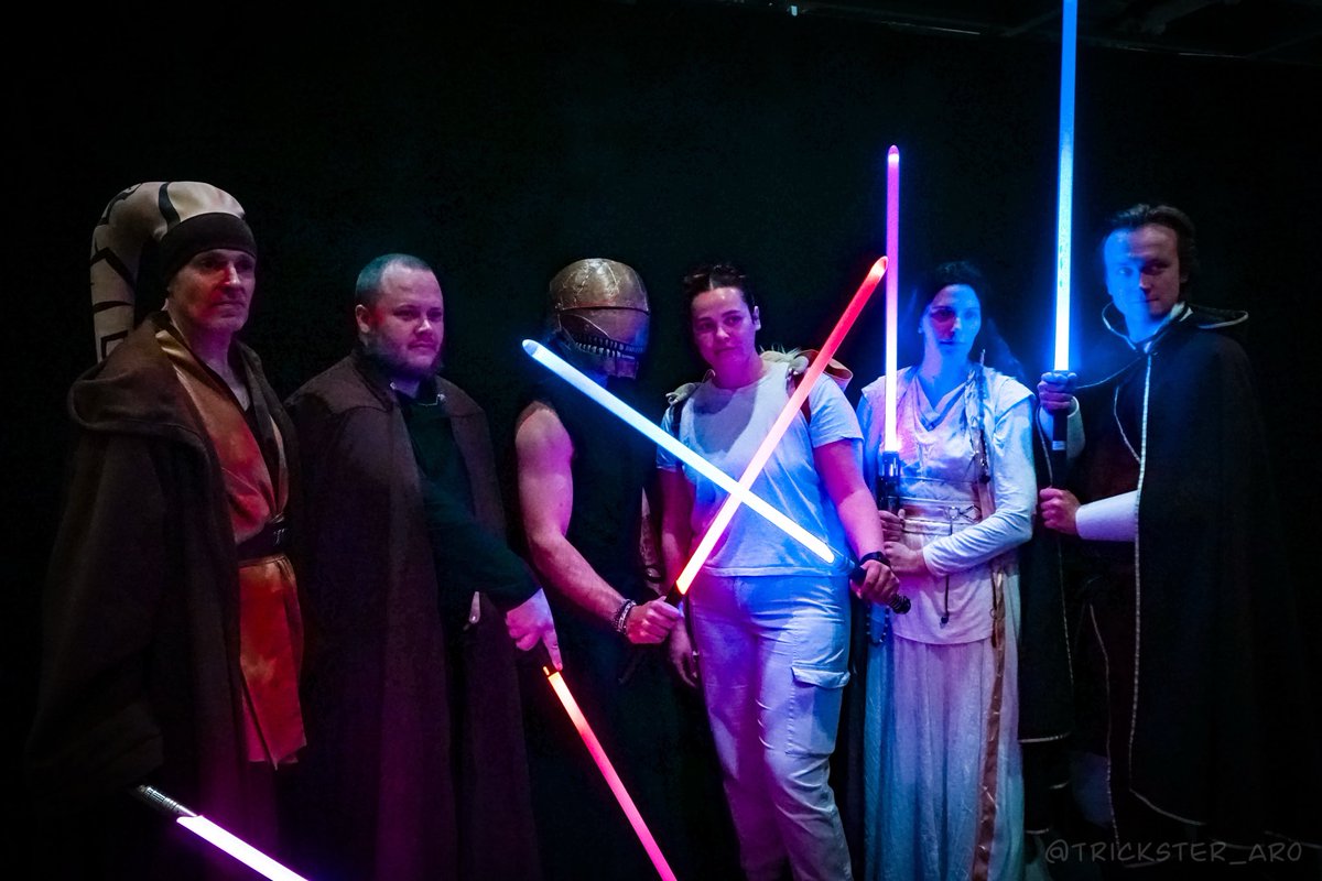 TricksterAro's tweet photo. Star Wars Con Photos!

Honestly loves taking and editing these photos! Thanks to everyone who let me take all their photos over the weekend!

If I missed your tags or want the raw/no watermark photos just send me a dm!

#photography #mcm #mcmcomiccon #mcmlondoncomiccon #starwars https://t.co/bfRn12DlXi