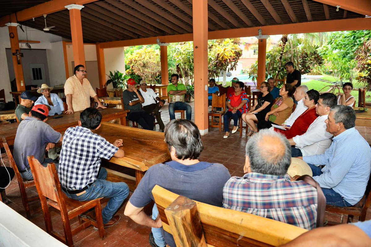 Jesús Madrid (@jesusmadridoax) on Twitter photo Un gusto reunirme con amigas y amigos priistas en Tututepec, junto a nuestra presidenta <a href="/CarmelitaRicdzV/">Carmelita Ricardez</a> y el delegado nacional <a href="/Heliodoro_hcde/">Heliodoro Carlos Díaz E.</a> reafirmamos el compromiso del <a href="/PRIOaxaca_/">PRI Oaxaca</a> con las comunidades de la Costa.
¡Gracias por recibirnos con los brazos abiertos!
#PRIContigo Un gusto reunirme con amigas y amigos priistas en Tututepec, junto a nuestra presidenta <a href="/CarmelitaRicdzV/">Carmelita Ricardez</a> y el delegado nacional <a href="/Heliodoro_hcde/">Heliodoro Carlos Díaz E.</a> reafirmamos el compromiso del <a href="/PRIOaxaca_/">PRI Oaxaca</a> con las comunidades de la Costa.
¡Gracias por recibirnos con los brazos abiertos!
#PRIContigo