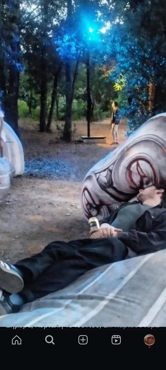 Τί γυρεύει ένα παιδί μόνο του στο δάσος;

(Με αφορμή μία #κοινοποίηση του ιδρύματος #Ωνάση)

Πώς να την χαρακτηρίσω;..Η #έκθεση #plasmata_3 που λαμβάνει χώρα στο #Πεδίον_του_Άρεως καλοκαιριάτικα, είναι το ζωντανό παράδειγμα της σύγχυσης των προσώπων που διψάνε να μπούνε στο κάδρο