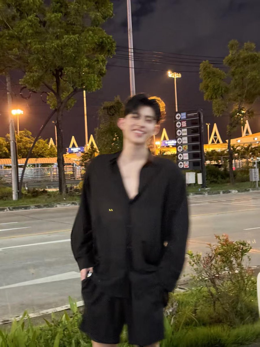 Akhirnya dn gw berubah 🥱  met pagi fans 👋🏻 *fotonya tadi subuh*