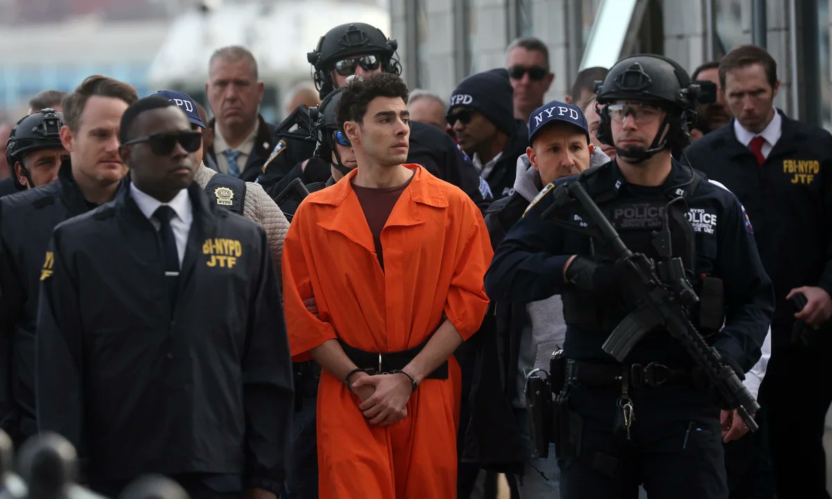 mangionethinker's tweet image. Actor @MarkRuffalo quote via Threads: 馃
"Luigi Mangione is labeled a terrorist for the alleged killing of 1 white man.
Yet the white man who shot 2 elected officials while impersonating law enforcement isn't labeled as such?"