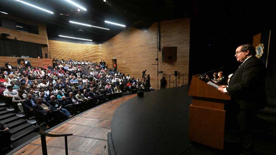 La geografía contribuye a planificar con justicia social y a edificar sociedades más solidarias: Leonardo Lomelí.

El rector inauguró el XX Encuentro de Geografías de América Latina y el Caribe, que reúne a cerca de 500 académicos e investigadores.

gaceta.unam.mx/la-geografia-c…