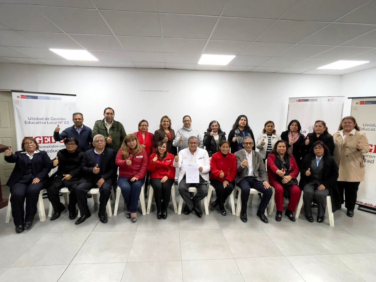 drelm_lima's tweet photo. ✍️ Con la presencia del director de la #DRELM, Marcos Tupayachi, la directora de la @ugel03oficial, Carmen Medina, y los representantes de las REI, se suscribió el acta de instalación para la implementación de la política 4 “Redes educativas gestionan y aseguran aprendizajes”. https://t.co/7OQuPQx9Vi