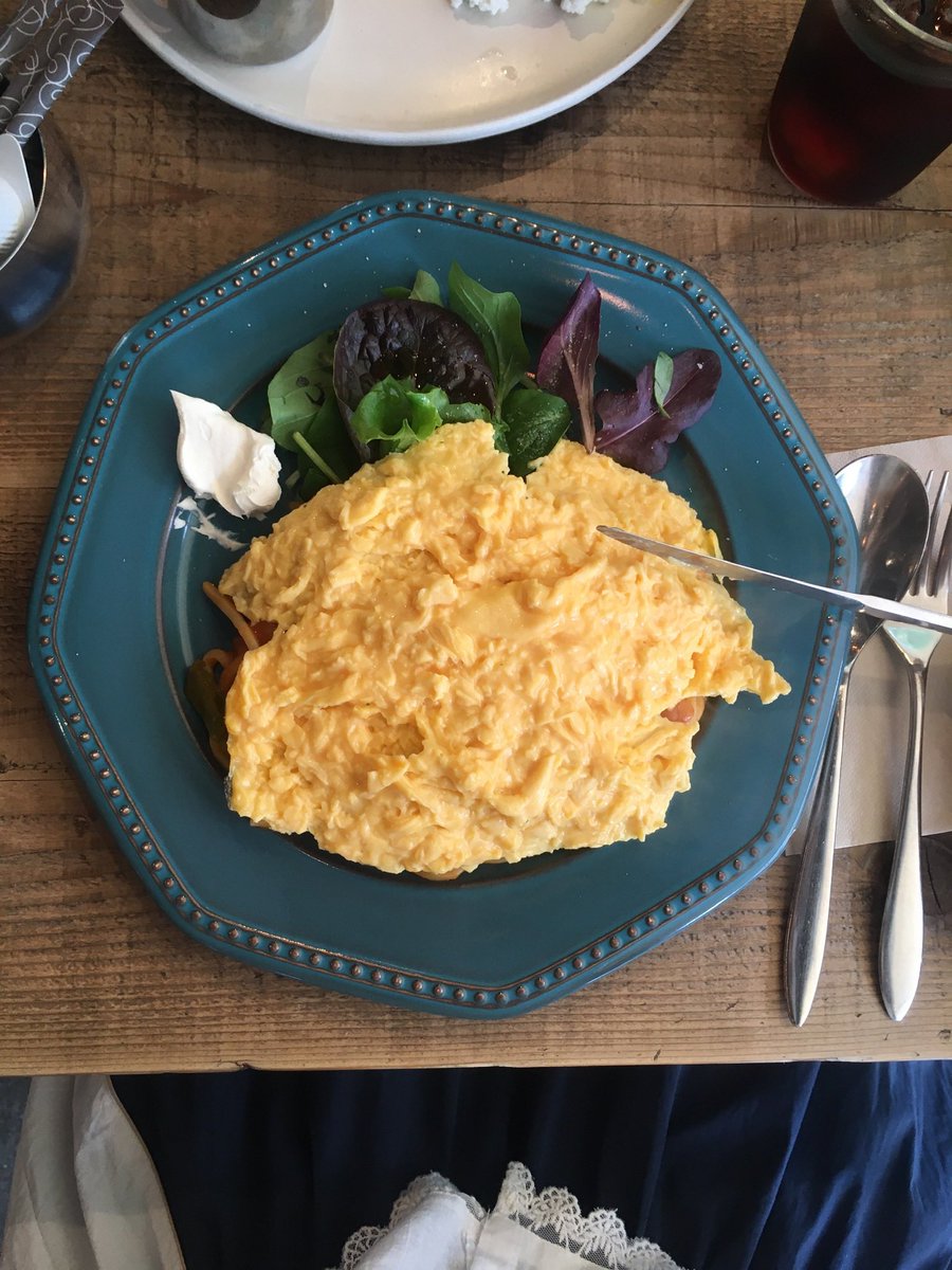 🍝 FEBRUARY KITCHEN

원래는 미쉐린에 소개된 오니기리 전문점을 갈 예정이었는데 사람이 너어ㅓ어어무 많아서;;; 급하게 근처에서 간 곳

근데 생각보다 너무너무 맛있었다 일단 나폴리탄 위에 오믈렛이 올라갔다는 점에서 만점 프렌치토스트도 엄청 보들보들 촉촉하고 베이컨이랑 단짠이 ㅁㅊ다 난