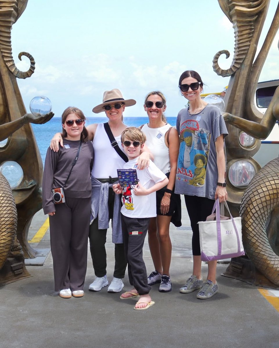 KellyStats's tweet image. Kelly Clarkson in Mexico. 🇲🇽