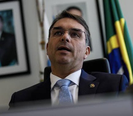 🚨URGENTE: Henrico ACABA de DEFENDER no (PT) a PRISÃO PREVENTIVA de Flávio Bolsonaro após AMEAÇAS ao STF e articulação pela FORÇA para DERRUBAR os ministros. Você também APOIA a prisão dele?