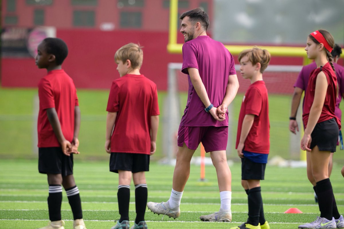 Day 2️⃣ of the Sevilla FC Experience 🎬

Today players did agility for endurance  💨 and worked on tactical drills in preparation for tomorrow. 

Can’t wait for tomorrow!! ⚽️🔥