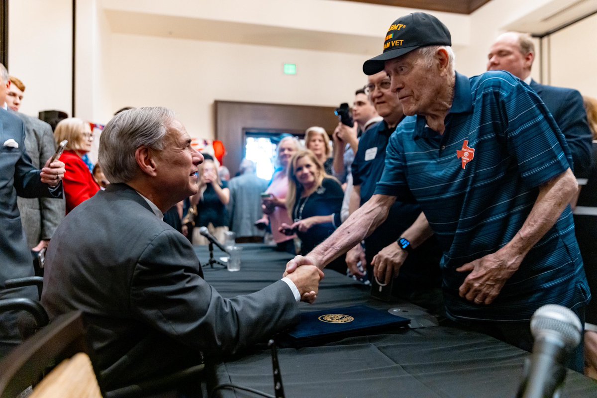 Greg Abbott tweet media